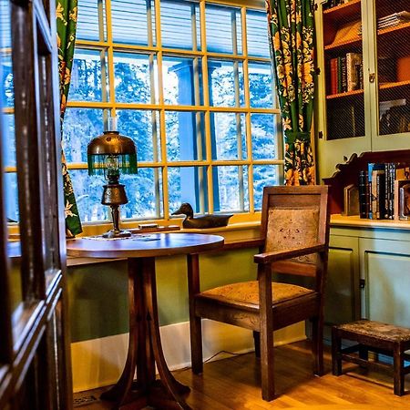 The Craftsman House Bed and Breakfast Bragg Creek Exteriör bild