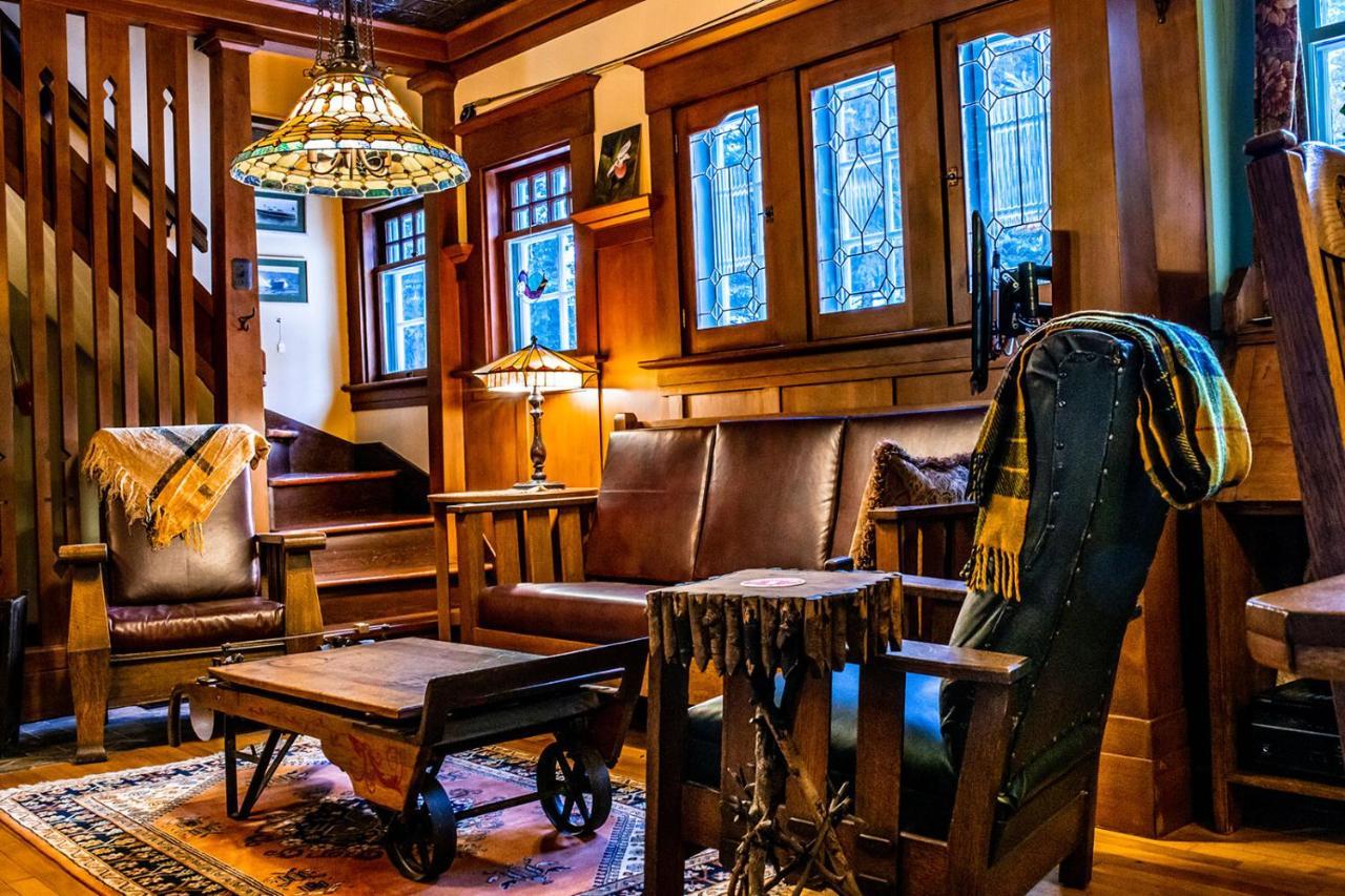 The Craftsman House Bed and Breakfast Bragg Creek Exteriör bild