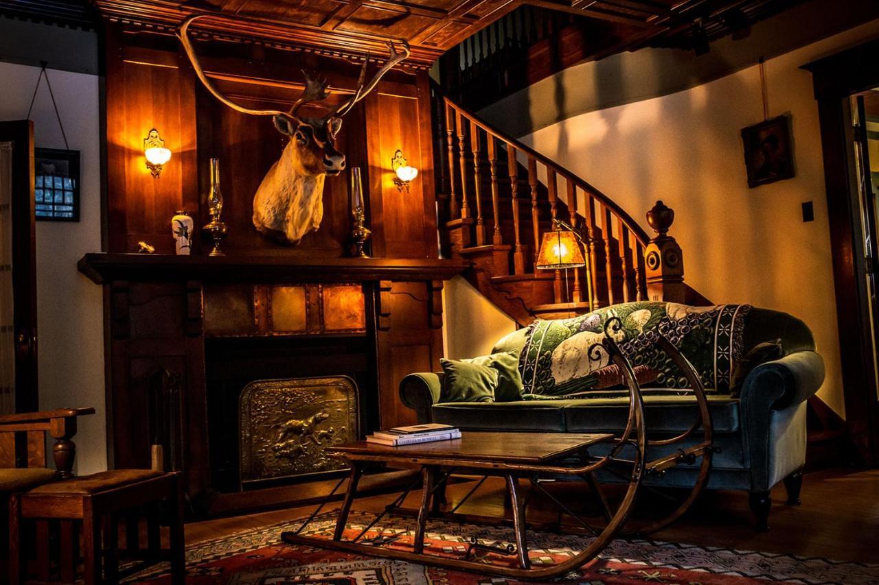 The Craftsman House Bed and Breakfast Bragg Creek Exteriör bild