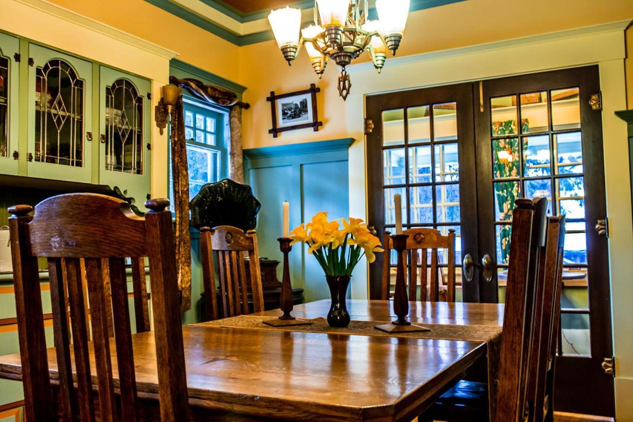 The Craftsman House Bed and Breakfast Bragg Creek Exteriör bild