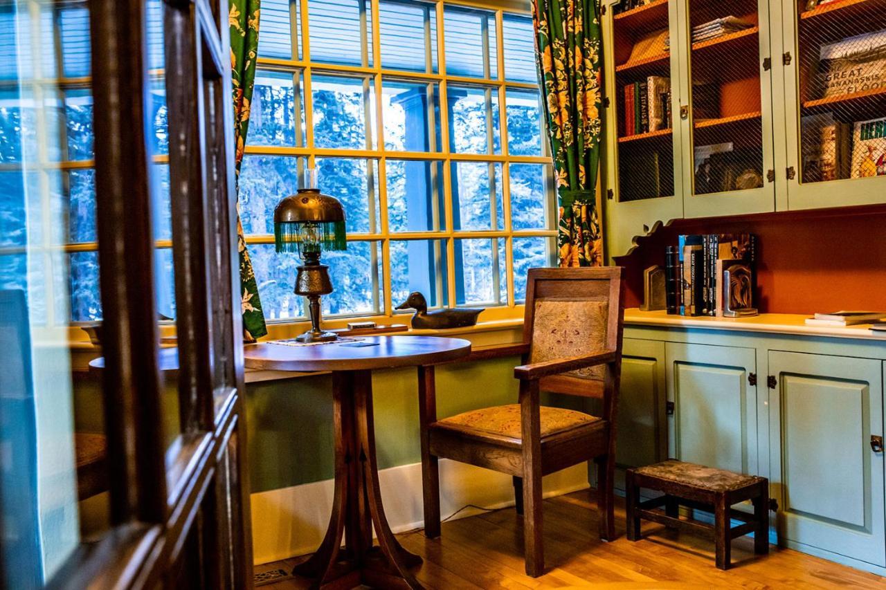 The Craftsman House Bed and Breakfast Bragg Creek Exteriör bild