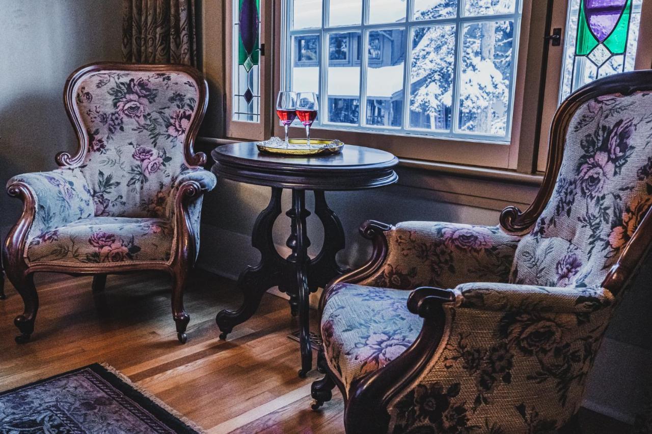 The Craftsman House Bed and Breakfast Bragg Creek Exteriör bild
