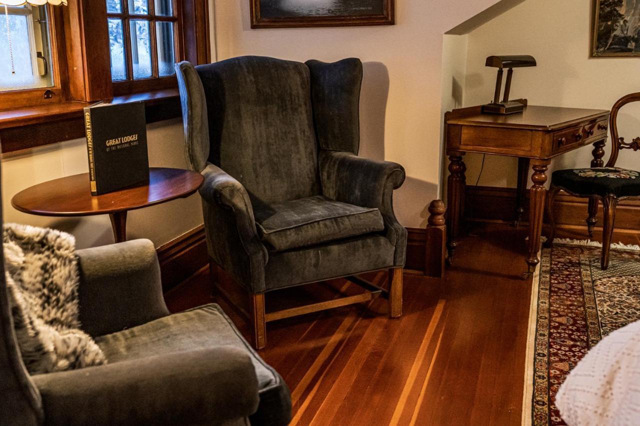 The Craftsman House Bed and Breakfast Bragg Creek Exteriör bild