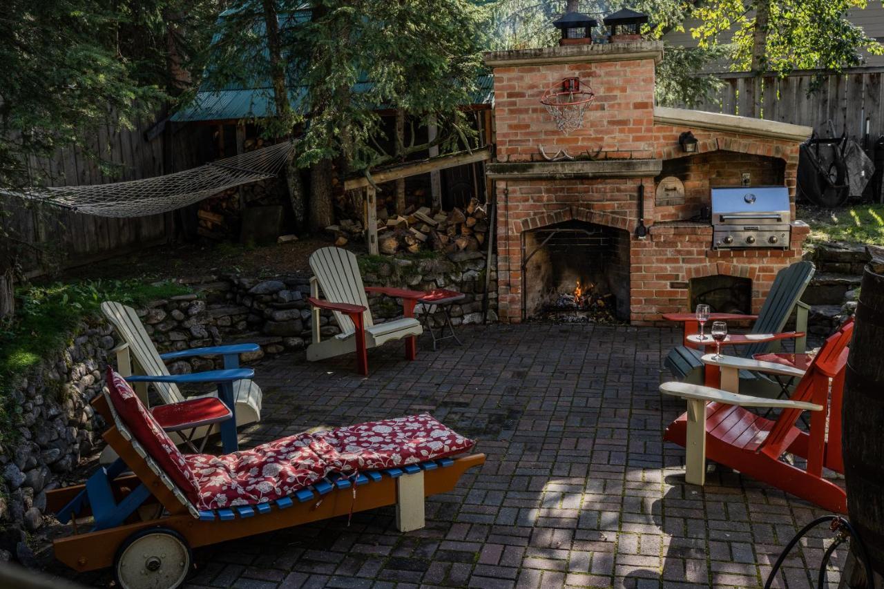 The Craftsman House Bed and Breakfast Bragg Creek Exteriör bild